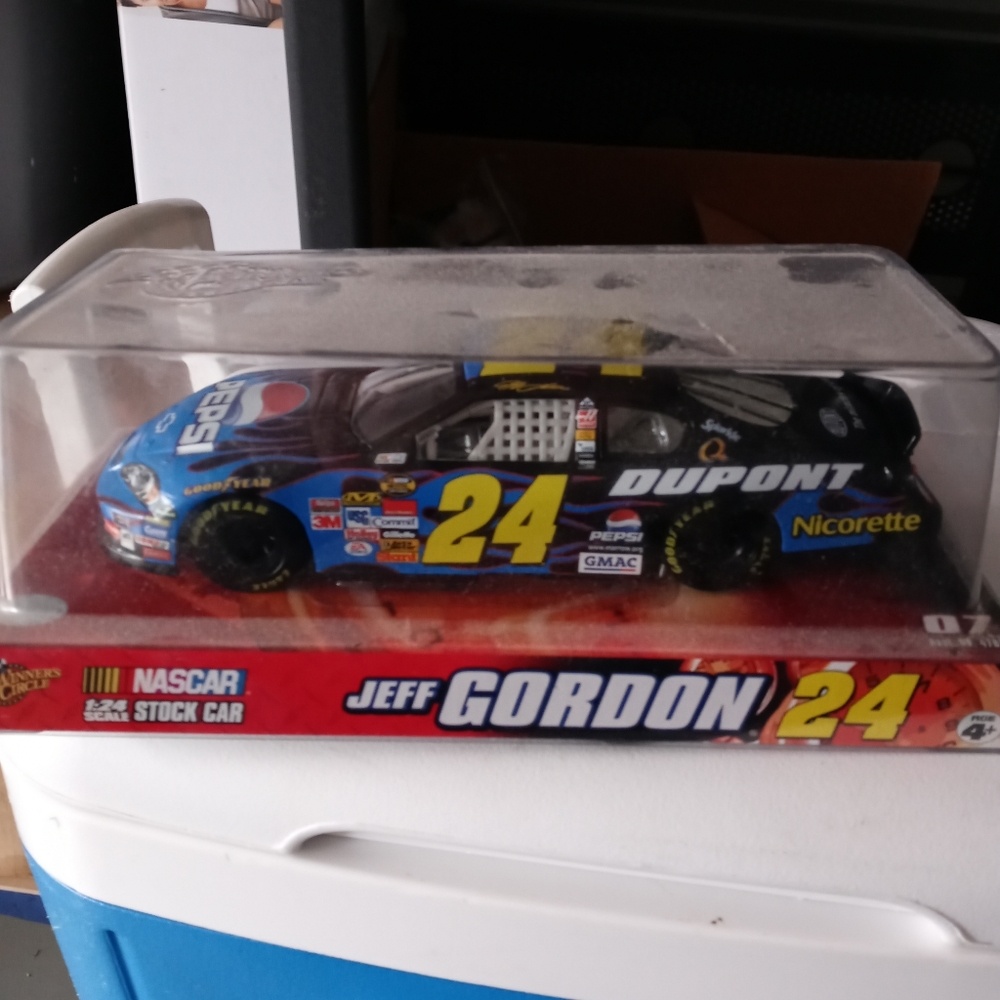 Jeff Gordon Scale Cars - Picture 7 of 16